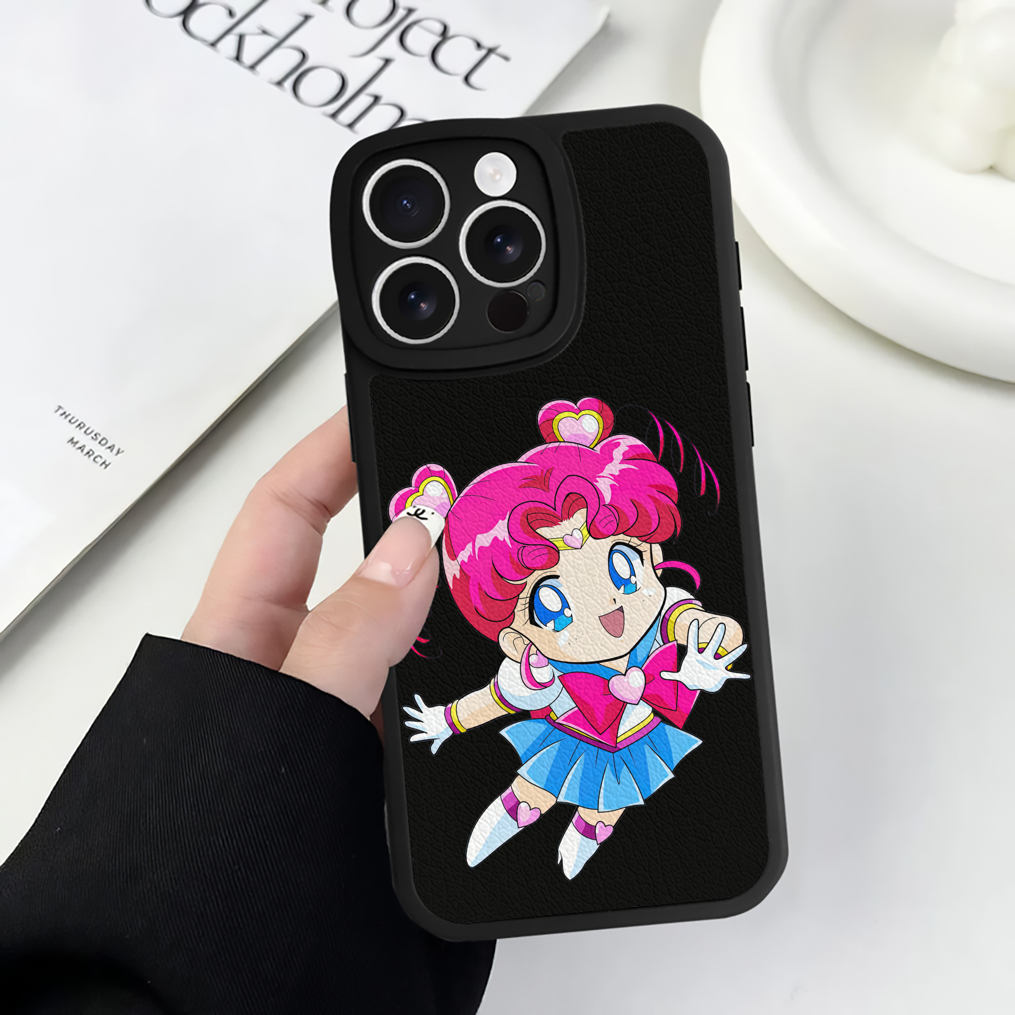 （画像用） 美少女戦士セーラームーン ちびうさ Sailor Moon Chibiusa Tsukino Usagi Small Lady Serenity 【iPhone 16シリーズ対応】シリコンスマホケース（レザー調） 材質：シリコン